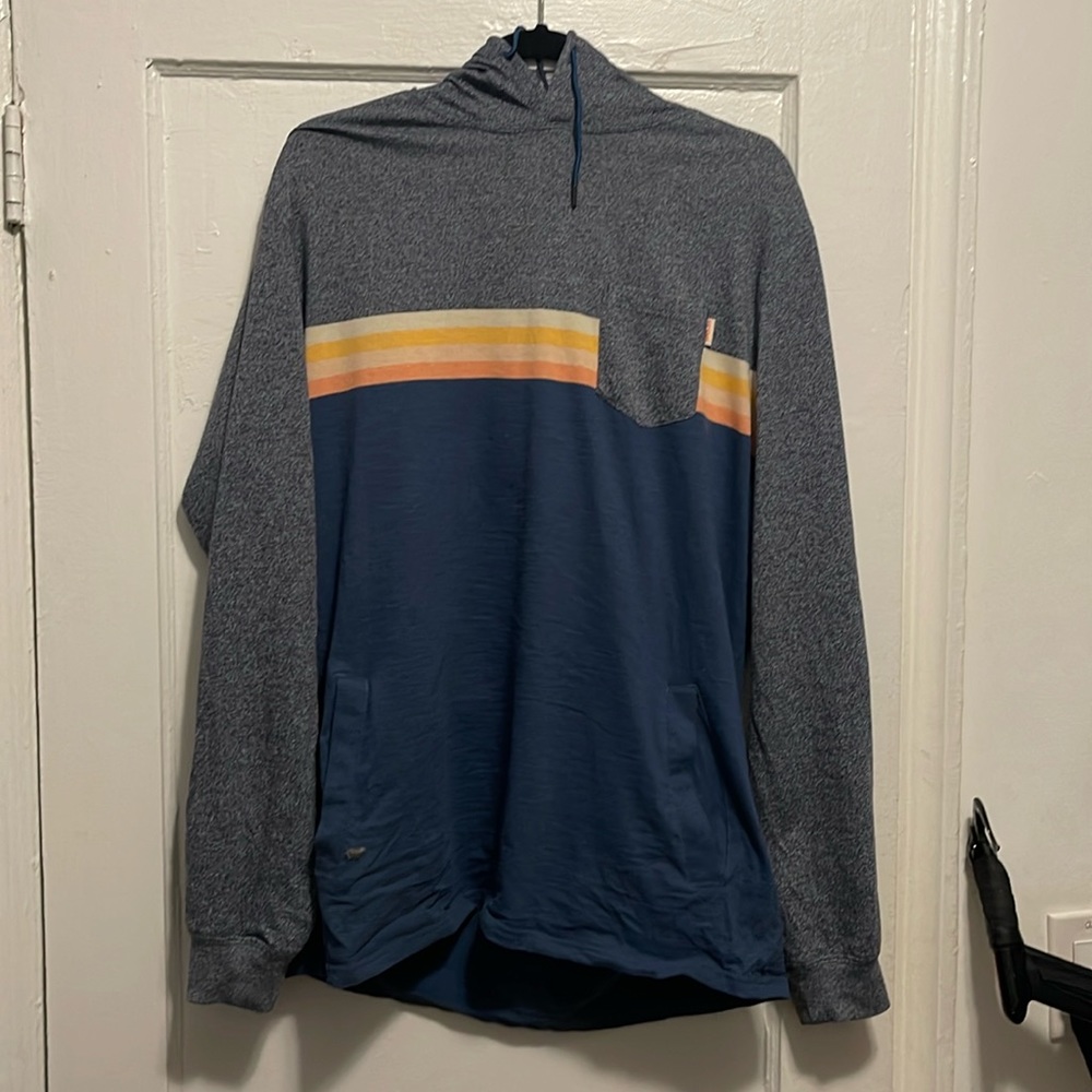 XL RipCurl pullover t-shirt with hood and pocket